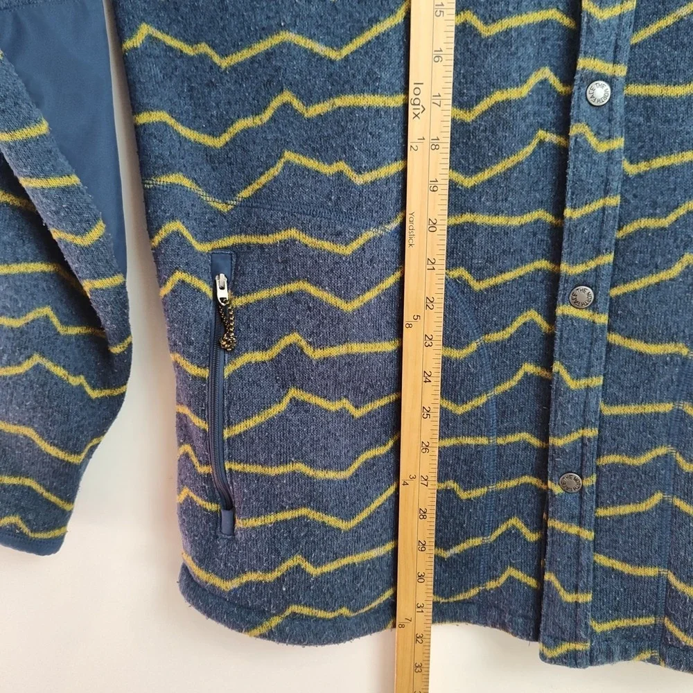 The North Face Gordon Lyons Shacket Men's XL Blue w/ Yellow Stripes Snap Up